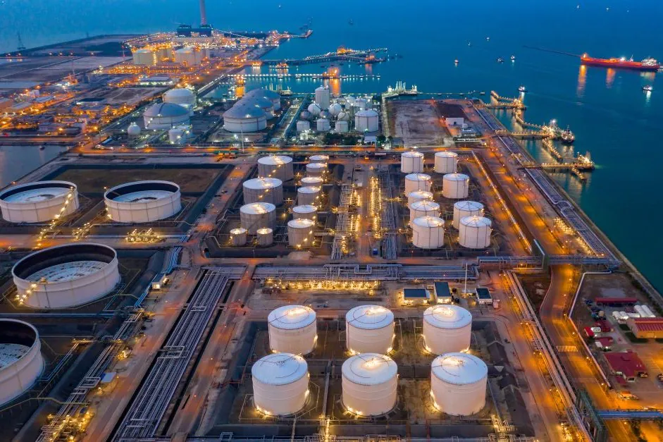 Oil storage tanks at a renewable fuels facility enabling real-time intelligence and operational analytics